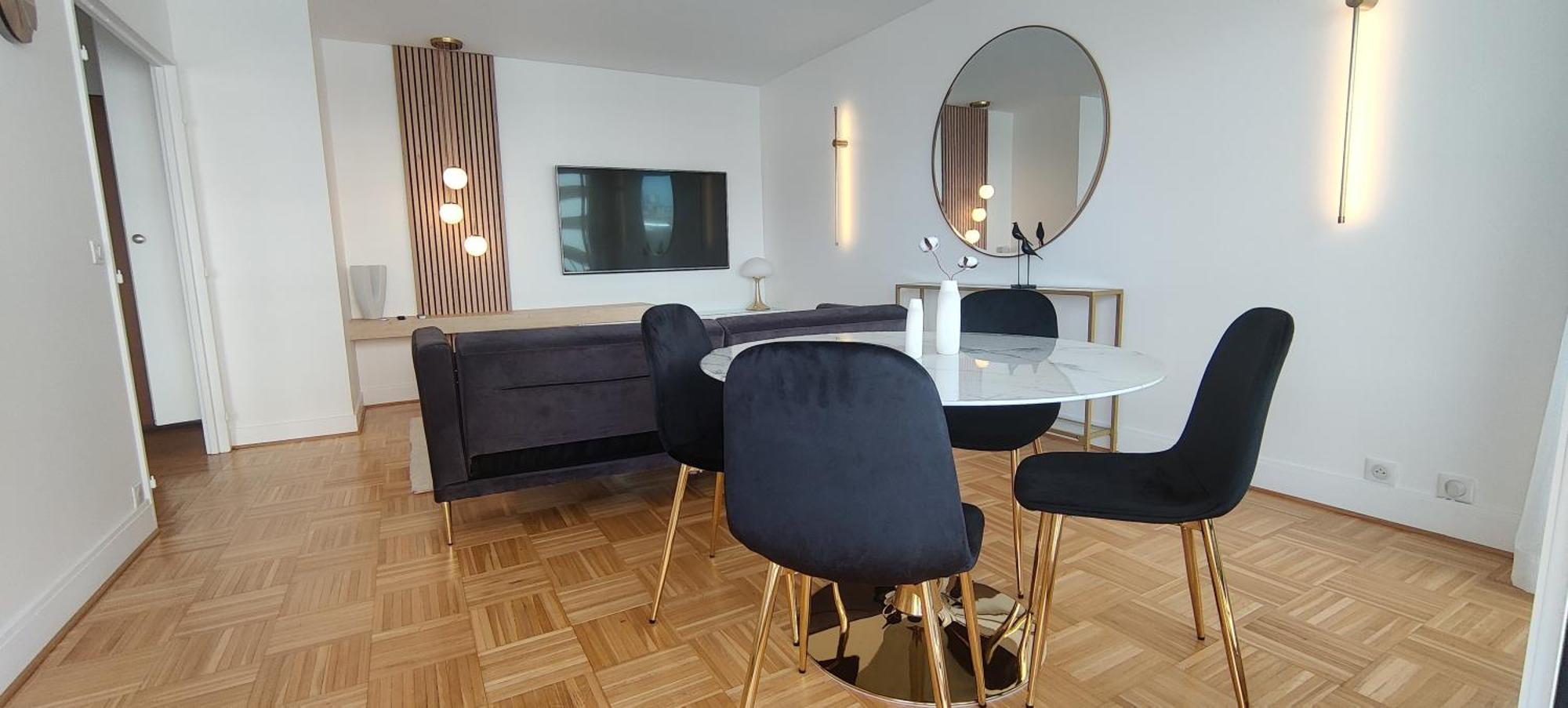 De Standing Apartment