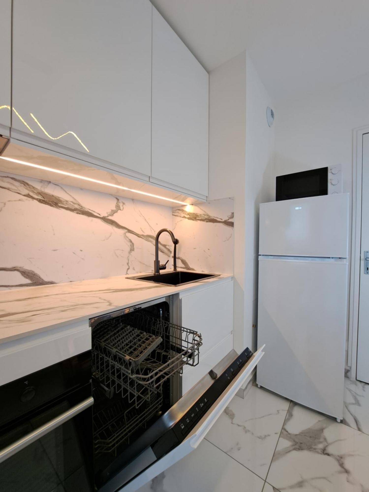 De Standing Apartment