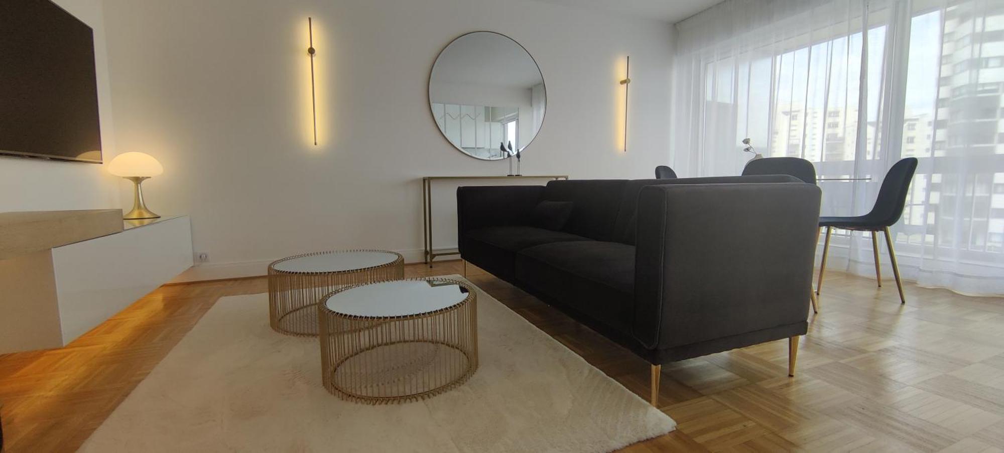 De Standing Apartment